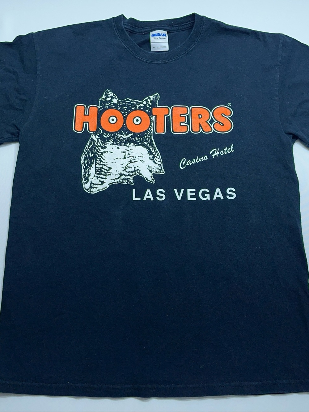 Hooters Las Vegas T-Shirt Mens Size Medium Black Casino Hotel Slogan Tee